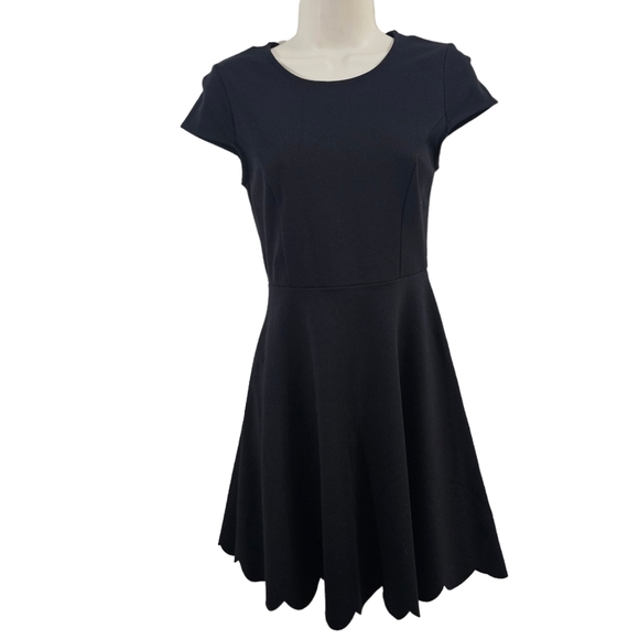 LULU'S Black Scallop Hem Zip Back Short Sleeve Dress Size XS - Picture 1 of 11
